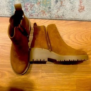 Cliffs by White Mountain. Women Boots